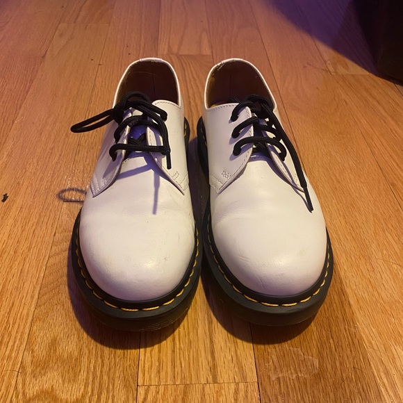 DR MARTEN SHOES, white leather oxfords, size 7. - Picture 3 of 11